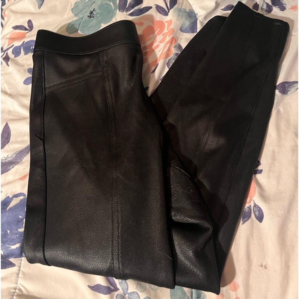 ⭐️Black leather/leggings⭐️